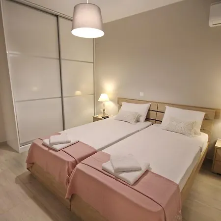 Sirena Villa *