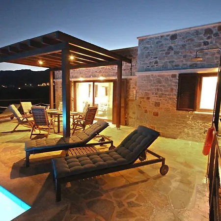 Sirena Villa *