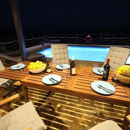 Sirena Villa